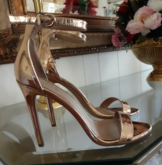 Shoes - 💫Rose Gold heels💫